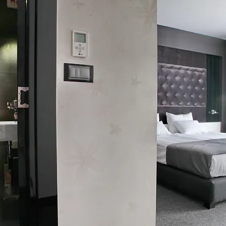 Nova Garni Signature Collection